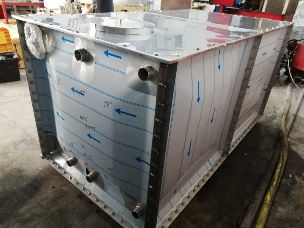 STAINLESS PRISMATIC MODULAR WATER TANK